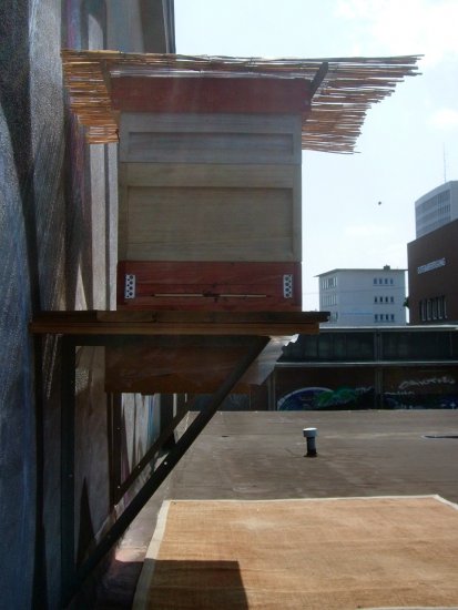 Mit Futter-Zarge oben drauf.