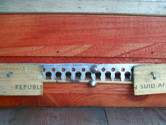 Flugloch wieder etwas eingeengt